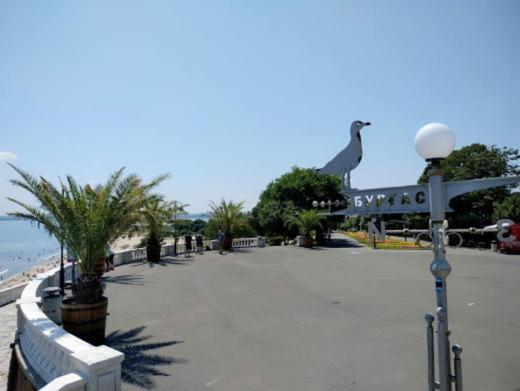 Emona Apartment Burgas Stad Buitenkant foto
