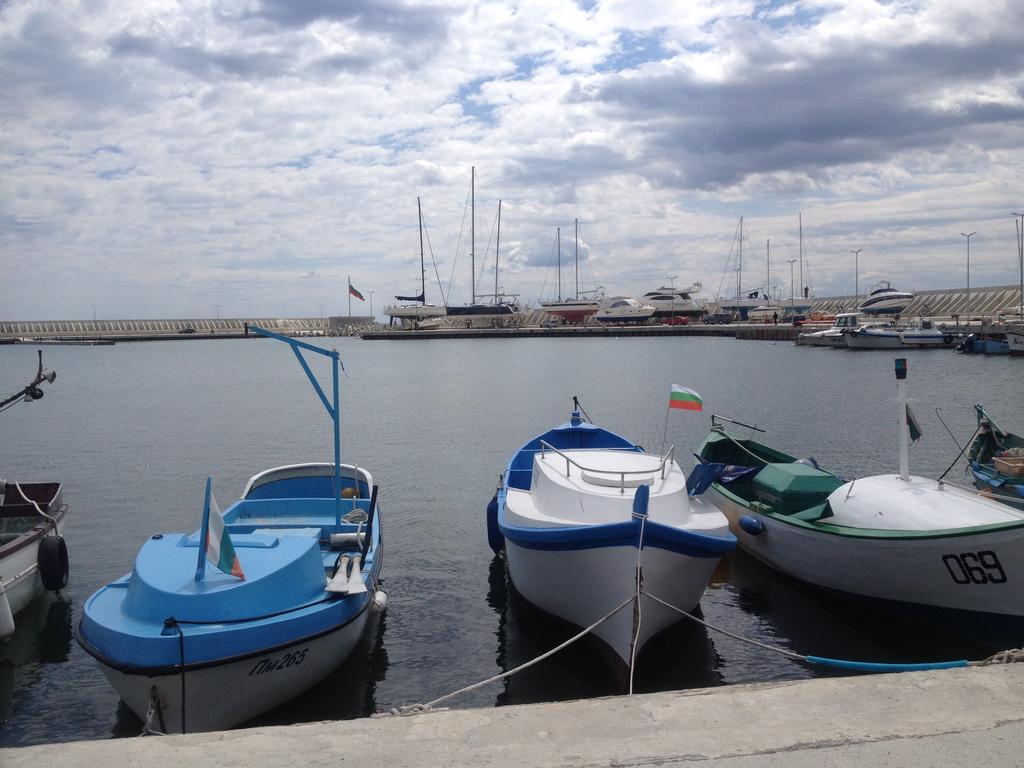 Emona Apartment Burgas Stad Buitenkant foto