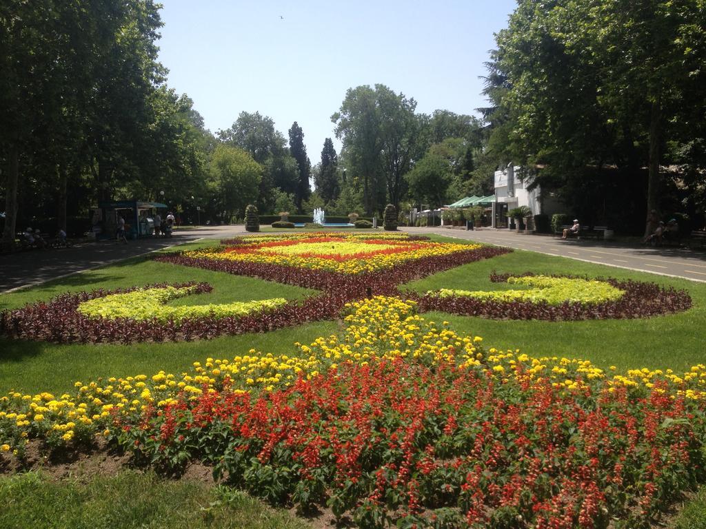 Emona Apartment Burgas Stad Buitenkant foto