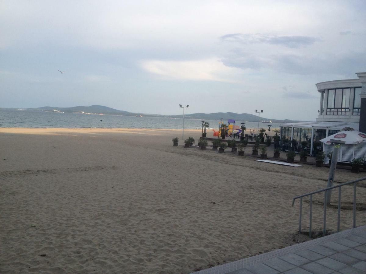 Emona Apartment Burgas Stad Buitenkant foto