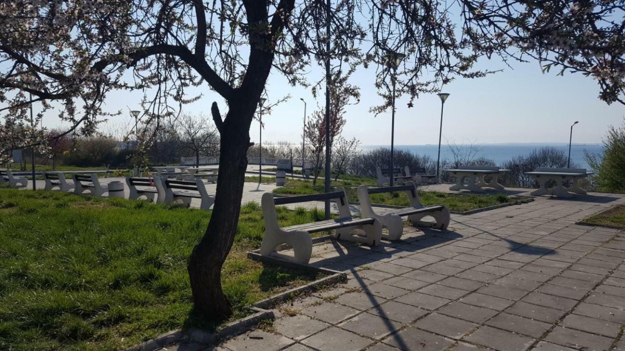 Emona Apartment Burgas Stad Buitenkant foto
